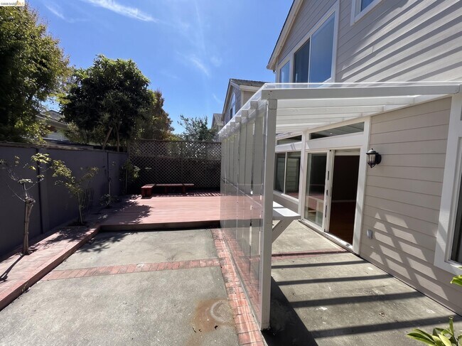 Building Photo - 70 Seabreeze Dr