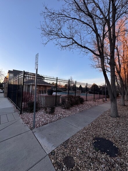 Building Photo - 1520 S Florence Way