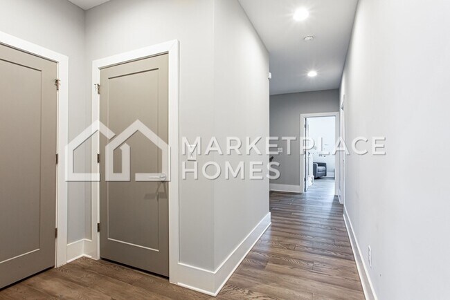 Building Photo - 3594 Parkhaven Pl