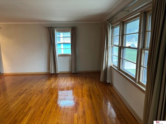 Building Photo - 5010 Castelar St