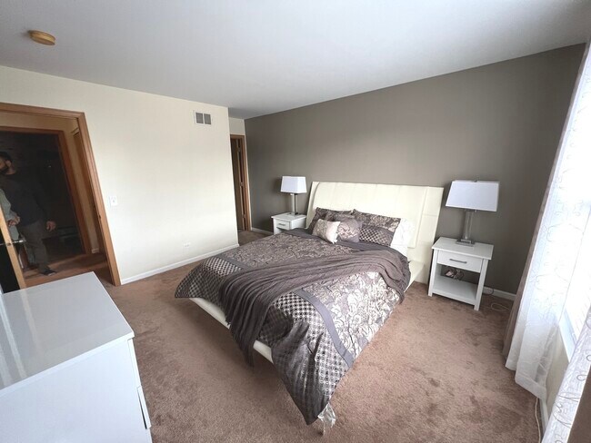 Building Photo - 1327 Fox Chase Dr