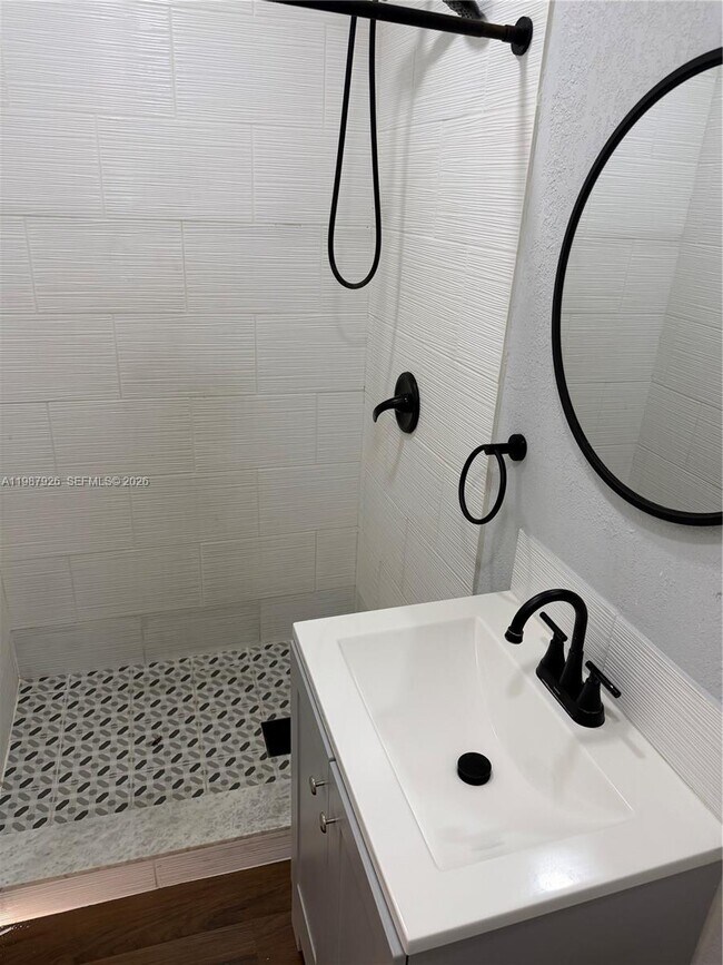 Building Photo - 217 E 48th St