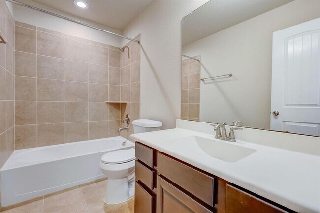 Building Photo - 166 Jaxxon Pointe Dr