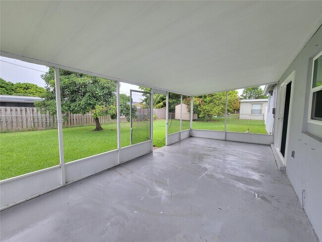 Building Photo - 1814 Oakmount Dr
