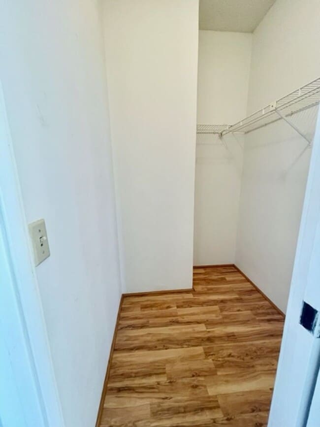 Building Photo - Rarely available corner end 2 bed 2 bath u...