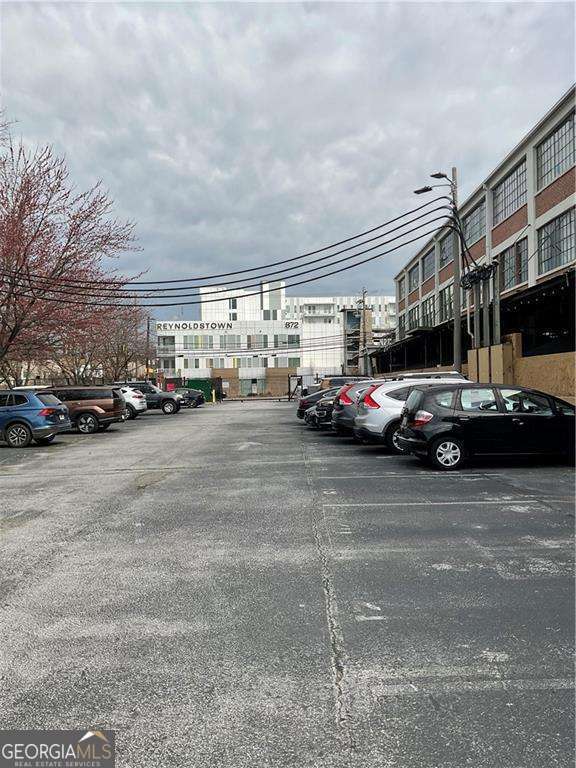 Building Photo - 881 Memorial Dr SE