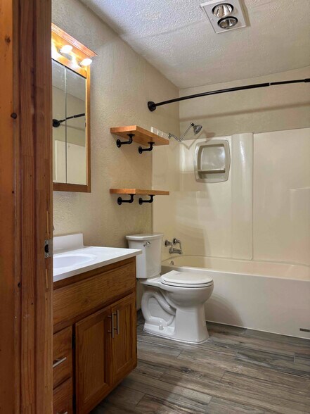 Building Photo - 735 County Rd 1350