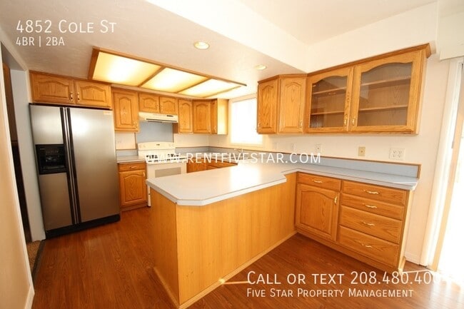 Building Photo - 4852 Cole St