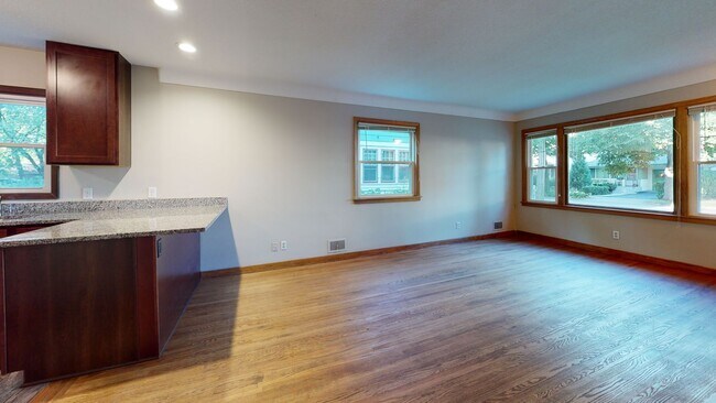 Primary Photo - 1078 18th Ave SE