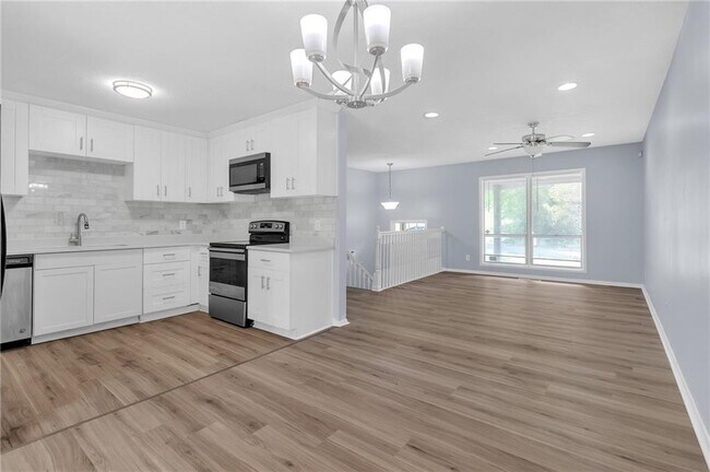 Building Photo - 2496 Shiloh Dr