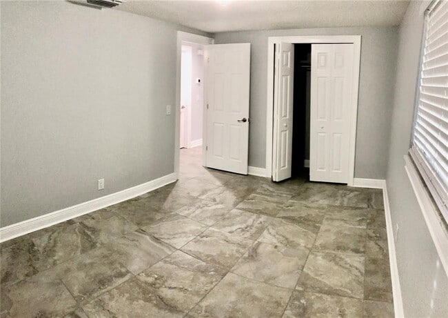 Building Photo - 11001 Riverview Dr