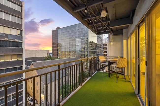 Building Photo - 800 Brazos St