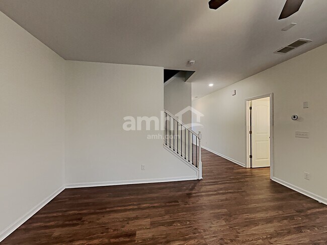 Building Photo - 85 Royalty Ln