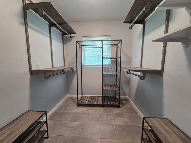 Building Photo - 507 Lake Lulu Dr