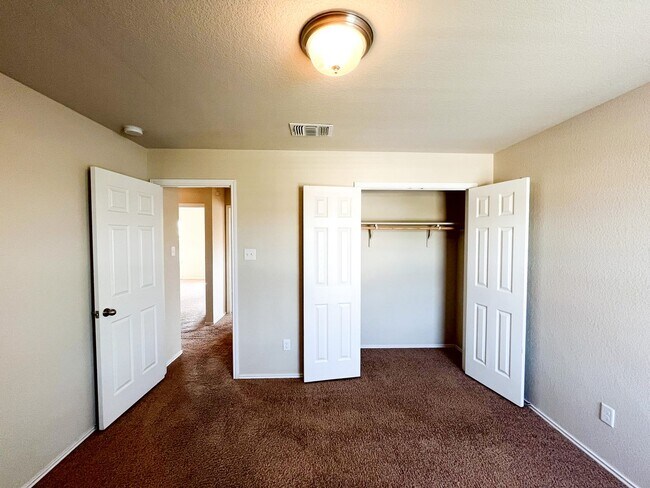 Building Photo - Available NOW!!!! This gorgeous home is located in The Landing Subdivision in Killeen. This home ...