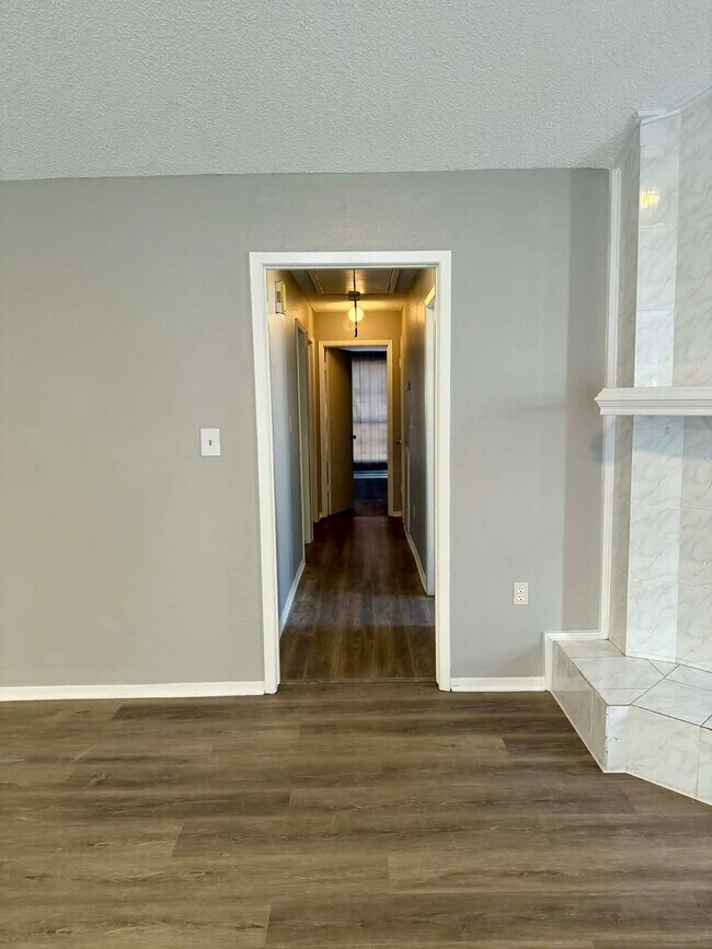 Building Photo - 6534 Briar Glade Dr