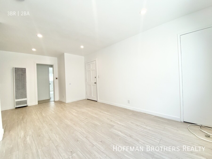 Building Photo - 1017 Ocean Park Blvd