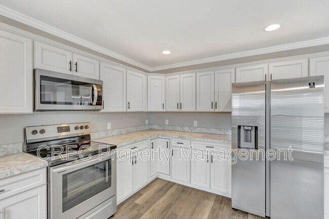 Building Photo - 304 Deep River Rd