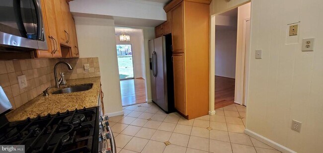 Building Photo - 972 Paulsboro Dr