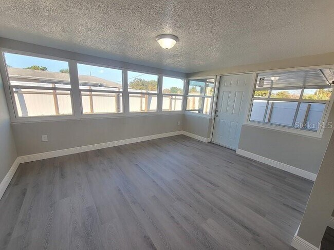 Building Photo - 6935 Alta Vista St