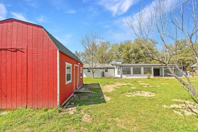 Building Photo - Available Now! Newly Remodeled 4 Bed 3 Bat...
