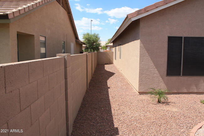 Building Photo - 6757 W Avenida Del Rey