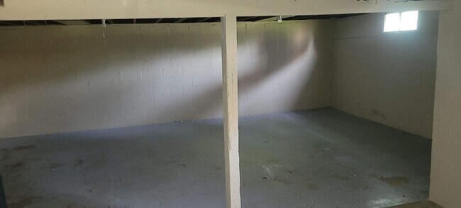 Building Photo - 3 bedroom 1 bath ranch
