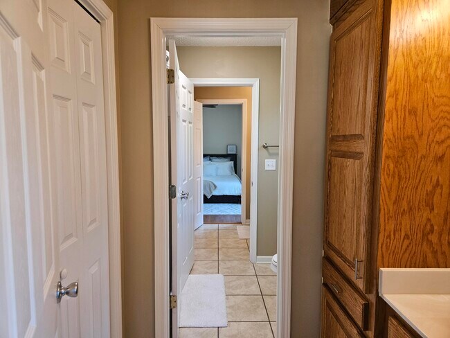 Building Photo - 2947 Sylvan Way
