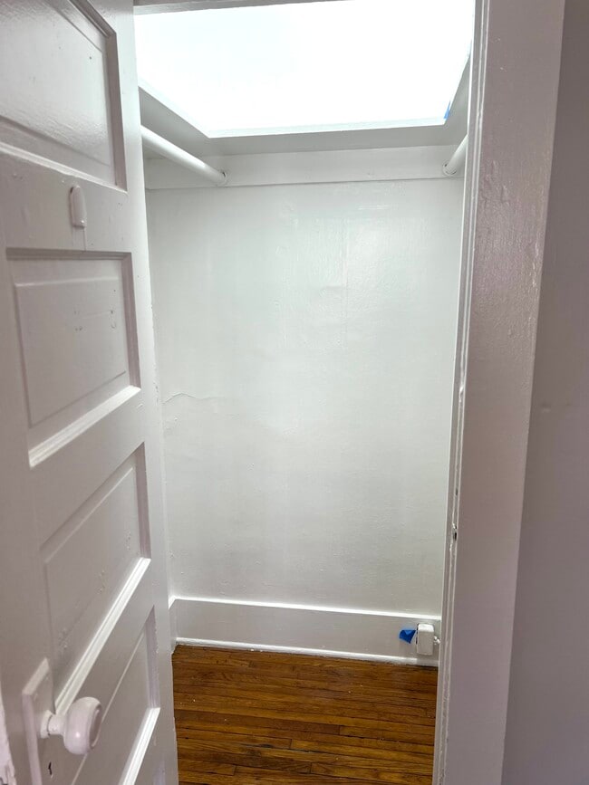BR closet - 1424 E Florida St