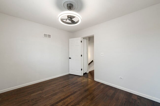 Building Photo - 136 Mohawk Trail