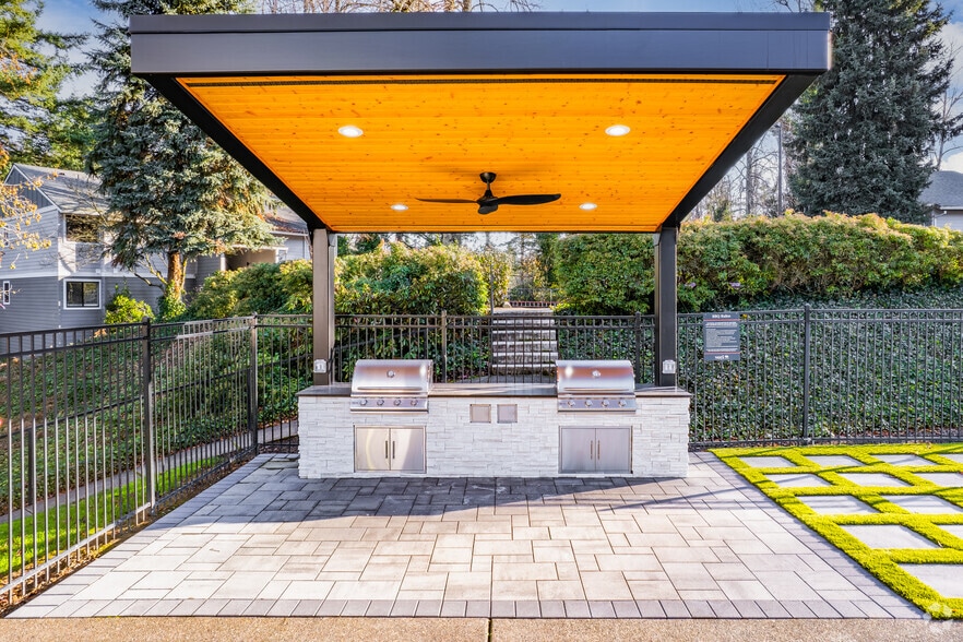 BBQ Area - Veri on Cascade Barclay