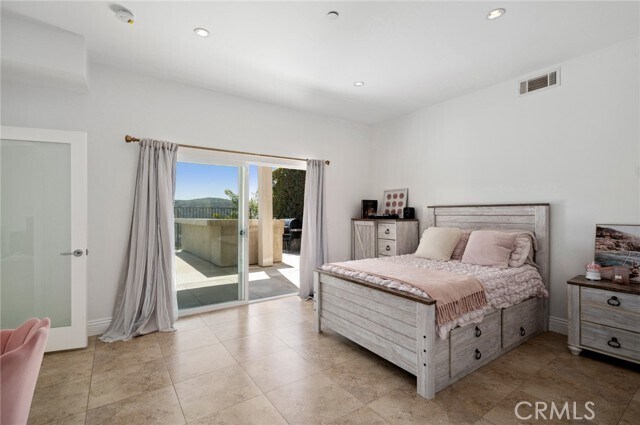 Building Photo - 2085 Temple Hills Dr