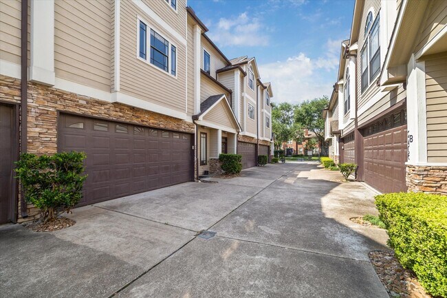 Building Photo - 2402 Calumet St