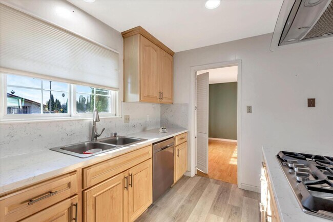 Building Photo - 40307 San Sebastian Pl