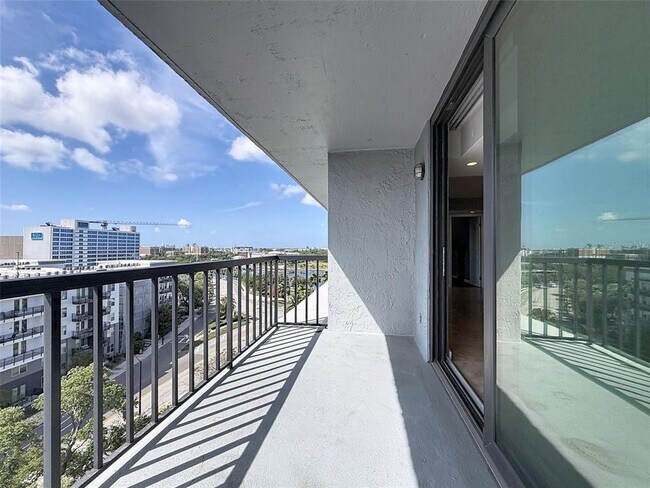 Building Photo - 201 W Laurel St