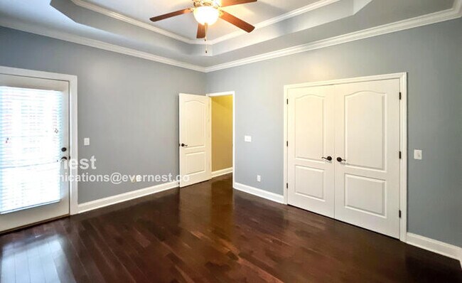 Building Photo - 607 Castle Dr