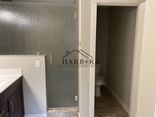 Building Photo - 2049 Kerry Dr NE