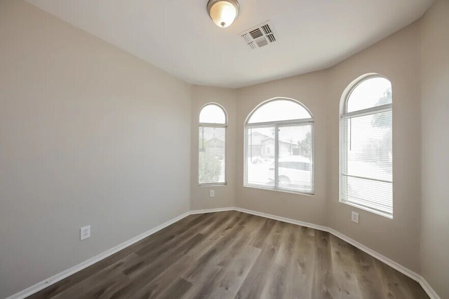 Building Photo - 1902 E Tierra Buena Ln