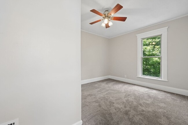 Building Photo - 3 Bed, 1 Bath Home with Fenced Backyard | Fresh Updates Throughout | Newark, OH