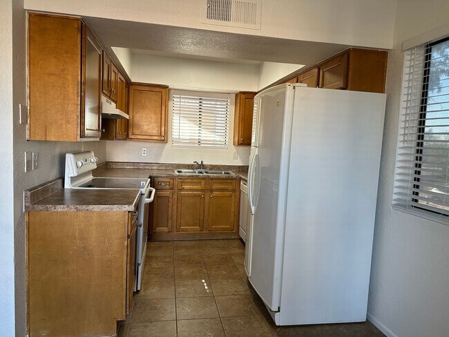 Building Photo - Lindsey and McKellips: 2bed, 1 bath unit, second floor