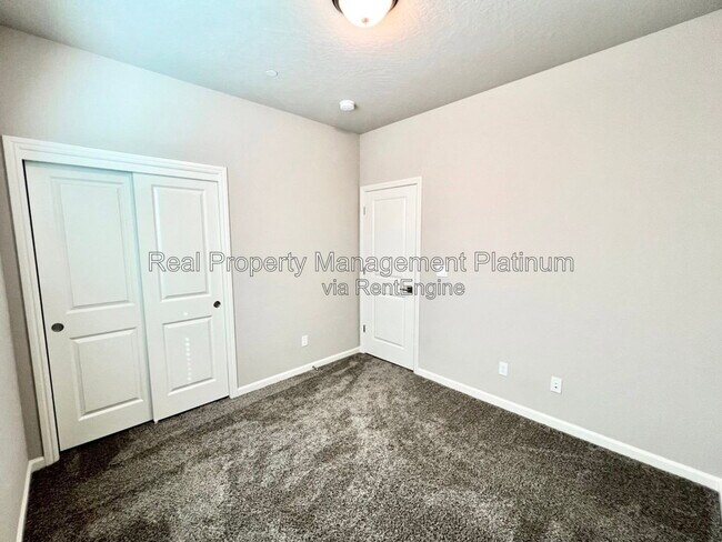 Building Photo - 4060 Sussex Ave