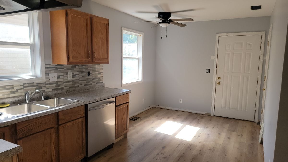 Building Photo - 1227 N Daniels Ave