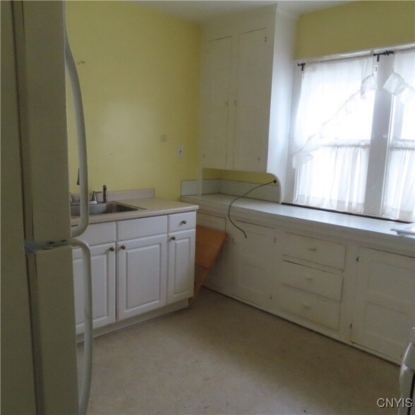 Building Photo - 105 Twin Hills Dr