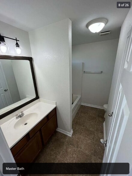 Building Photo - 2604 Saulsbury Dr