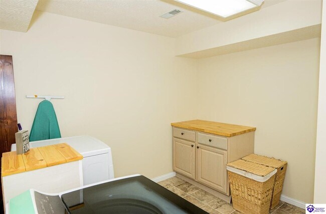 Building Photo - 2607 Stonemill Dr