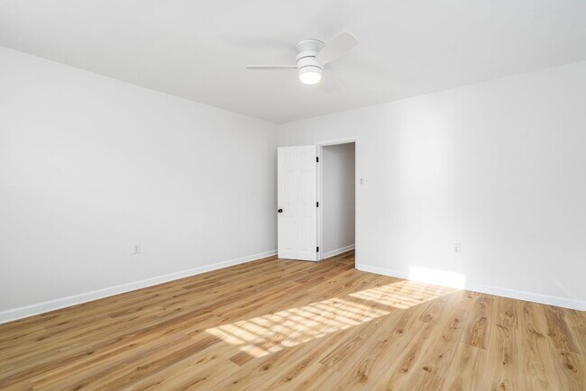 Building Photo - 1635 Catharine St