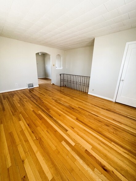 Building Photo - 4960 Fyler Ave