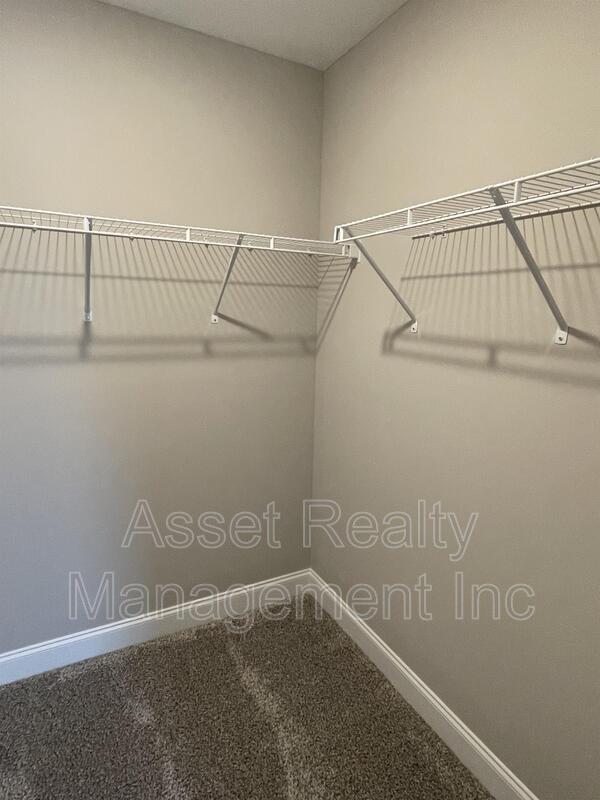 Building Photo - 338 Broadberry Ave