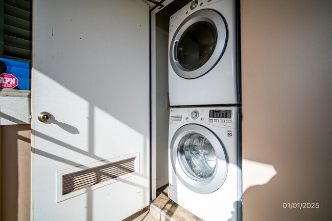 Building Photo - CONVENIENTLY LOCATED 2BR/1BA TOWNHOME IN KEALAKAI @ KAPOLEI (Pets Negotiable)