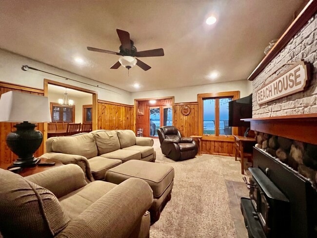 Building Photo - 7560 N Shore Circle North